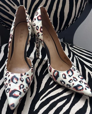 L.A.M.B. por Gwen Stefani Coleccionistas Leopardo de las Nieves Picos a Tacones 9 1/2 M Foto 1 de 4