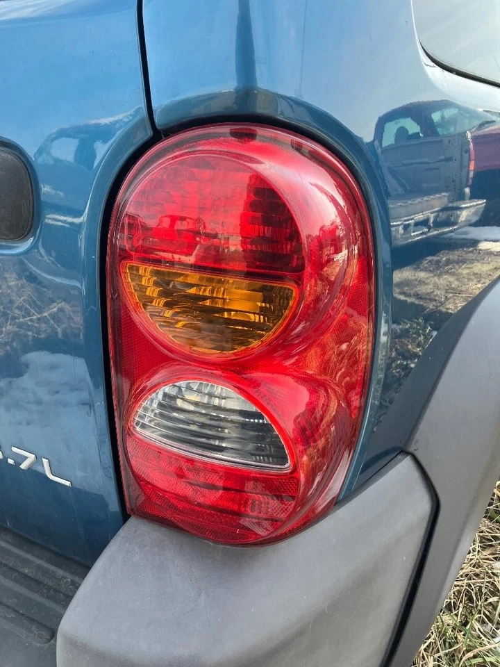 Jeep Liberty 2002 2003 2004 diestro lado del pasajero trasero cuarto de luz trasera Foto 1 de 1