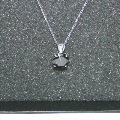 Collar colgante redondo de circón austriaco negro sólido de oro blanco de 14 k Foto 1 de 4