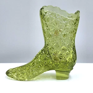 Fenton Green Glass Daisy & Button Pattern Boot Shoe 4 1/4" - Picture 1 of 6