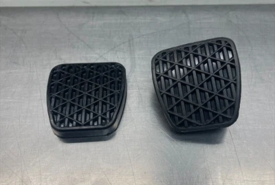 GOMAS DE PEDAL DE FRENO Y EMBRAGUE ORIGINALES MERCEDES-BENZ, SPRINTER/VITO, A2012920082 Foto 1 de 3