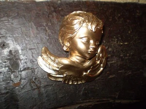 DECORAZIONE TESTA DI CHERUBINO IN CERAMICA DANESE COLORATA ORO COLORATO PARETE - Foto 1 di 3