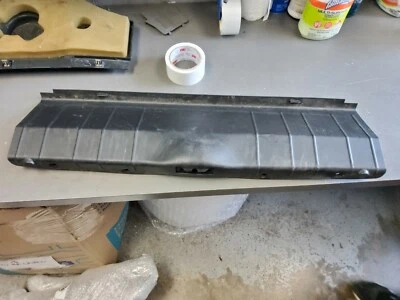 2004-2007 雪佛兰迈锐宝后后备箱磨损板闩锁装饰面板组件原始设备制造商 — 第 1/2 张图片