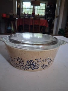 vintage pyrex casserole dish with lid No.472-b Homestead Pattern - Picture 1 of 14