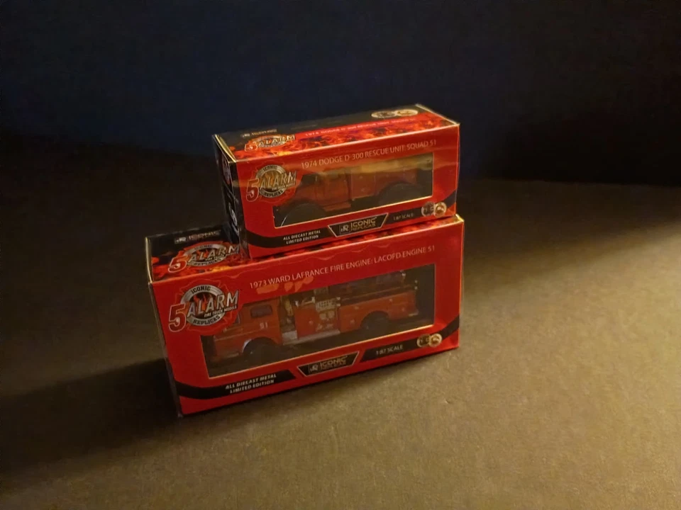 Juego 1:87 "Emergency 51", Dodge Truck y Ward Lafrance, Hecho por Réplicas Icónicas Foto 1 de 4