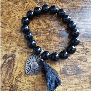 Vintage Y2K Single Strand Black Beaded Bracelet w/ Silver Tone Heart Charm - Picture 1 of 3