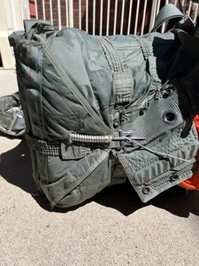 Paquete de paracaídas y arnés vintage de asiento de piloto de la Marina de los Estados Unidos - Imagen 1 de 22