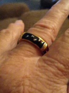 Anillo De Colección Joan Rivers Firmado Rojo Negro Esmalte Banda Ancha Acento Dorado Talla 9  - Imagen 1 de 7