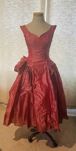 Fabulous Vintage 1950s Red Fit and Flare Dress!! - Picture 1 of 2