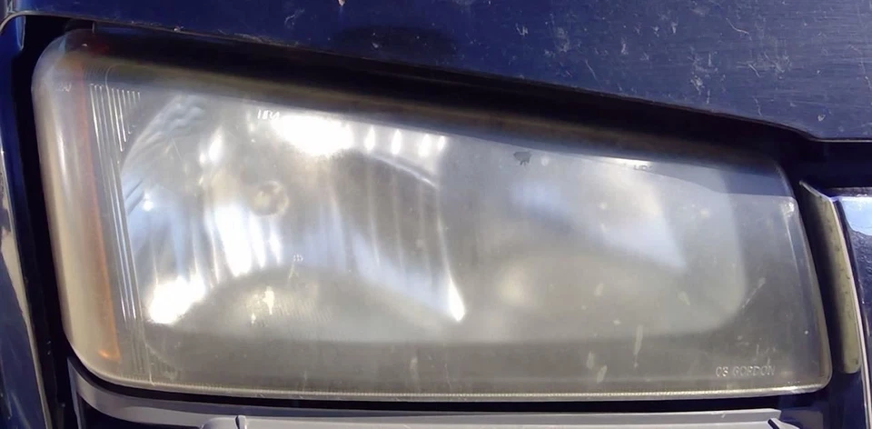 2005 06 07 Chevy Silverado 1500 Passenger RH Headlight Headlamp | Classic Style - Image 1 of 4