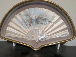 ANTIQUE 19th CENTURY FRANCE HAND FAN WITH MOTHER OF PEARL PROFESSIONALLY FRAMED - Picture 1 of 7