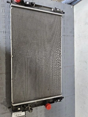 Radiador Jeep Patriot 2007-2017 sin transmisión de relación de arrastre todoterreno Foto 1 de 4