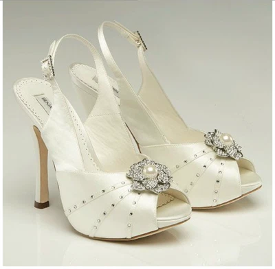 Benjamin Adams DITA 50% OFF Ivory Leather Swarovski Crystal Bridal Shoes UK 6.5 — 第 1/4 张图片