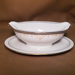 Noritake FRAGRANCE 7025 Gravy Boat w/ Attached Plate - EXCELLENT CONDITION - Picture 1 of 3