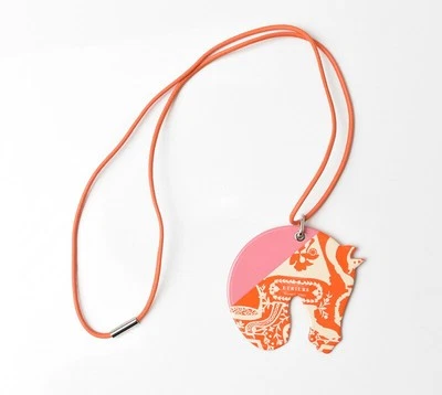 Collar Hermes TATERSALE Colgante Paladio Naranja Rosa Motivo Caballo Foto 1 de 4