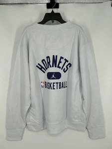 Air Jordan Charolette Hornets Nike Dri Fit Sweatshirt mit Rundhalsausschnitt weiß Herren Medium - Bild 1 von 7