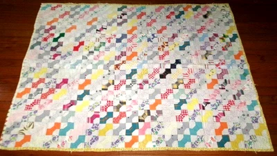 VTG 56X43 HANDMADE BOWTIE PATTERN COTTON FEEDSACK FABRIC + CHILD CRIB BABY QUILT - Image 1 of 4