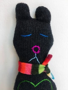 TAIKA Unikat 14 Zoll Stofftier Hase Kätzchen Upcycling grau Wolle Handarbeit - Bild 1 von 9