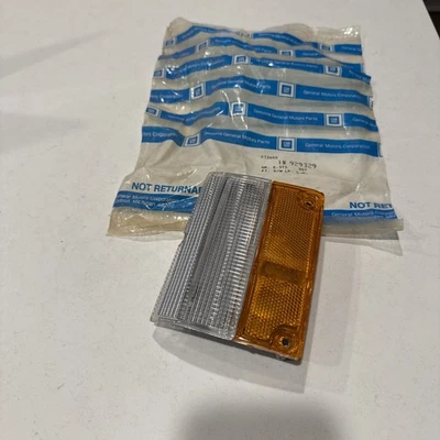 New GM 929329 1982-1984 Oldsmobile Cutlass Front LH Side Marker Light Lamp - Image 1 of 4