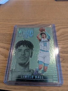 2021-22 Panini Illusions - Intrigante Jugadores LaMelo Ball #17 Esmeralda - Imagen 1 de 2