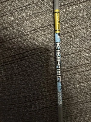 Gold Tip Kinetic Pierce 300 Archery 11 Arrows Cut To 28.5 - Image 1 of 4