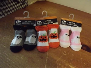 new HALLOWEEN BABY BOOTIES non skid gripper bottoms GHOSTS or PUMPKINS NWT - Picture 1 of 11