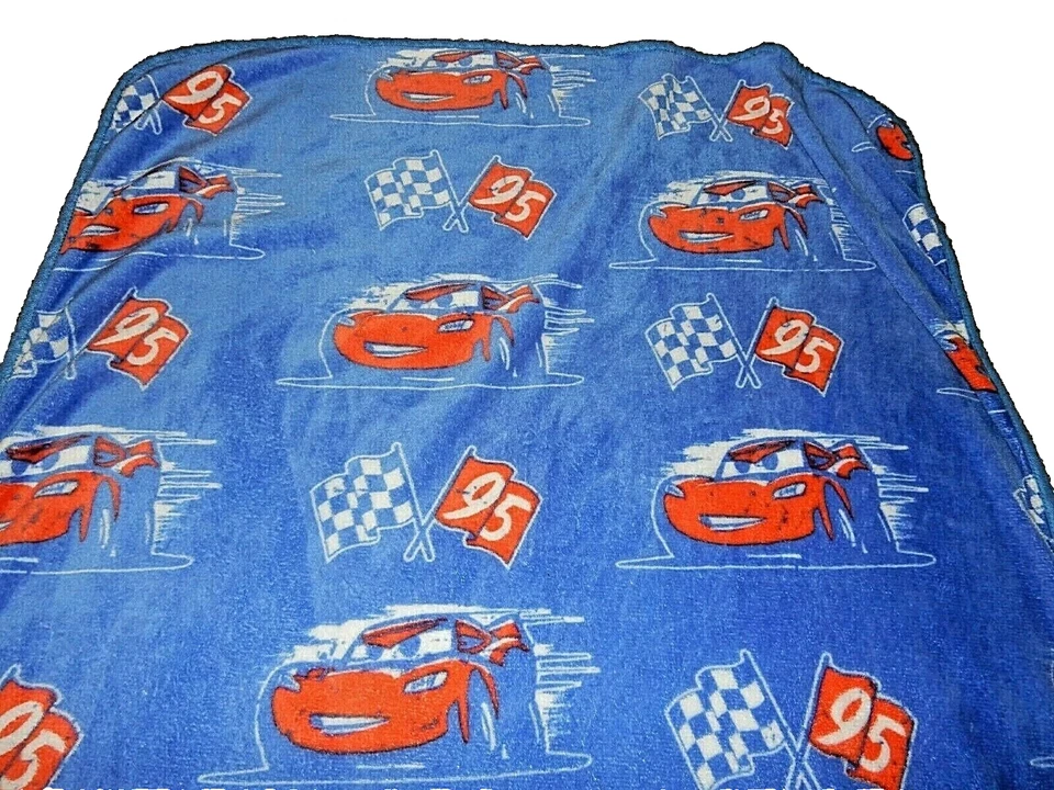 7A 40x50 Disney CARS 3 Lightning McQueen Minky Peluche Niño Cama Manta Foto 1 de 4