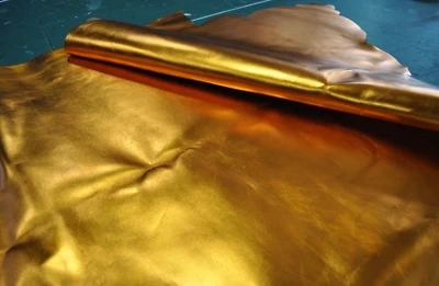 Lados metálicos de cuero naranja chap/hecho en EE. UU. Foto 1 de 2