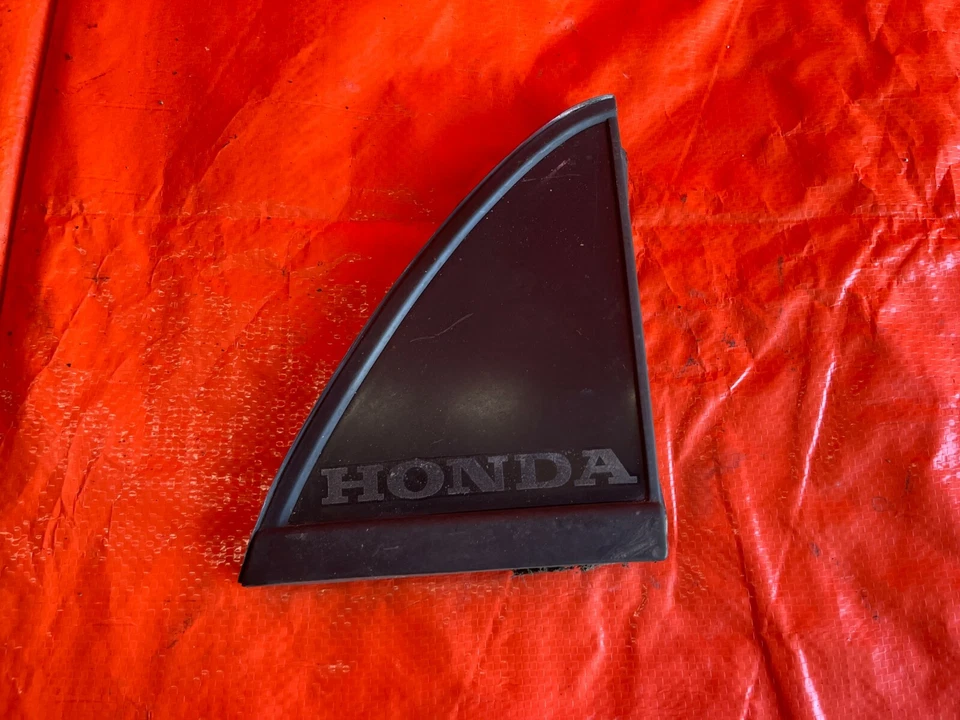 88-91 HONDA CRX - CONDUCTOR PUERTA TRASERA IZQUIERDA ESCOTILLA GUARNICIÓN TRIÁNGULO - OEM - #61 Foto 1 de 4