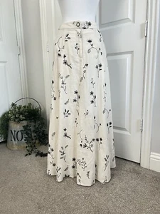 Neu mit Etikett House of Harlow 1960 weiß schwarz Blumen bestickt Leinenmischung Rock Gr. 4 - Bild 1 von 11