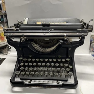 Vintage Underwood 12 Typewriter As Is For Decor, Roller sticks may need oiling - Picture 1 of 10