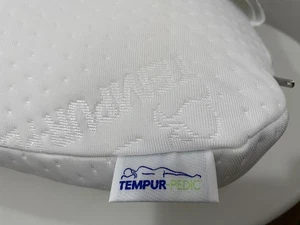 Almohada sinfónica de espuma viscoelástica Tempur-Pedic sensación suave de lujo, estándar, blanca, OB&B - Imagen 1 de 5