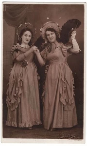 Antique female portrait woman in 1920's party outfit dress found snapshot +4055E - Picture 1 of 1
