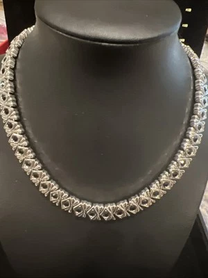 Collar Nina Ricci Paris, Gama Alta, Tono Plata y Cristal Negro Doble Cierre Foto 1 de 4