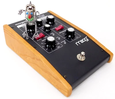 Moog Moogerfooger MF-103 12-Stage Phaser + Wie Neu + OVP + 1,5Jahre Garantie - Bild 1 von 4
