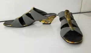 Donald J. Pliner Women's Gray Strap Sandals Mules Unique Embossed Design Sz 10M - Picture 1 of 7