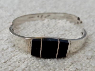 Vintage Mexico 925 TS-101 Sterling Black Onyx Inlays Hinged Bangle - Image 1 of 4