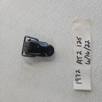 Yamaha AT1 AT2 1972 72 125 montaje de liberación de pestillo de asiento Foto 1 de 4