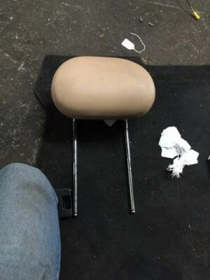 Mercedes Benz C320 2004 asiento delantero derecho reposacabezas cuero beige Foto 1 de 3