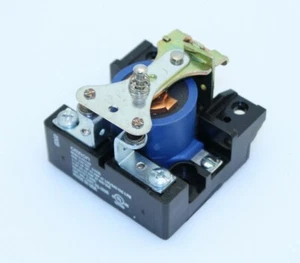 OMRON MGN1X-AC120 SPST-NO Double-Make 120VAC 30A Screw Terminal Power Relay, New - Picture 1 of 2