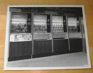 Vintage Lot 2 Photos 1950s Vending Machines Cigarettes Snacks & CAMPBELL'S SOUP! - Picture 1 of 6