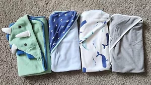 Cloud Island & Burts Bees Infant Lightweight Hooded Towels 30" x 30" (4 Total) - Picture 1 of 8