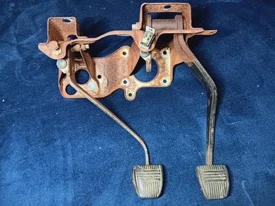 Conjunto de soporte de pedal de freno de embrague 4Runner 84-88 Toyota Pickup Truck OEM Foto 1 de 4