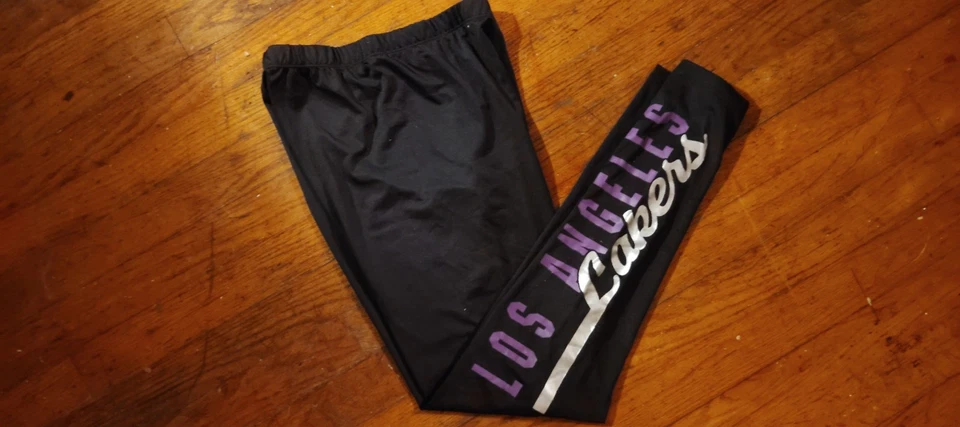 Pantalones negros juveniles Lakers Foto 1 de 4