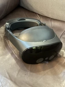 Meta Quest Pro VR Headset ONLY + Carry Case + Charger 256GB (NO CONTROLLERS) - Picture 1 of 5