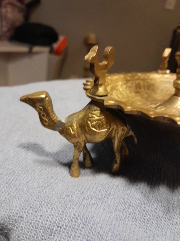 Seis cuencos mágicos islámicos indo persas mogoles de latón en relieve antiguos/de colección patinados  Foto 1 de 4