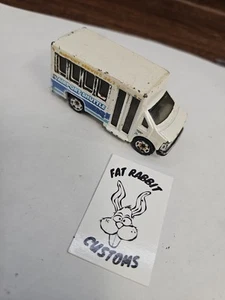 Matchbox Airport Shuttle - Vintage 1998 Chevy Chevrolet Transport Bus Mattel Toy - Picture 1 of 5
