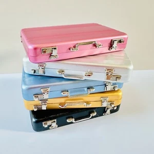 Dollhouse Miniatures suitcase set of 5 different colors - Picture 1 of 13