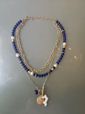 Berloque de moeda corrente multicamada clipe de papel novo sem etiquetas e colar de contas azuis Anthropologie - Imagem 1 de 4