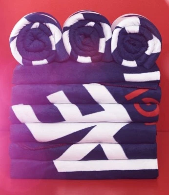 NUEVO CON ETIQUETAS American Eagle Outfitters AE BLACK FRIDAY Manta de Vellón Rojo Blanco Azul Foto 1 de 4